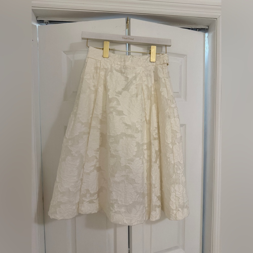 NWT! H&M Ivory A-Line Midi Skirt, Lace Laser Cut, Lined, Floral Pattern, Size 4